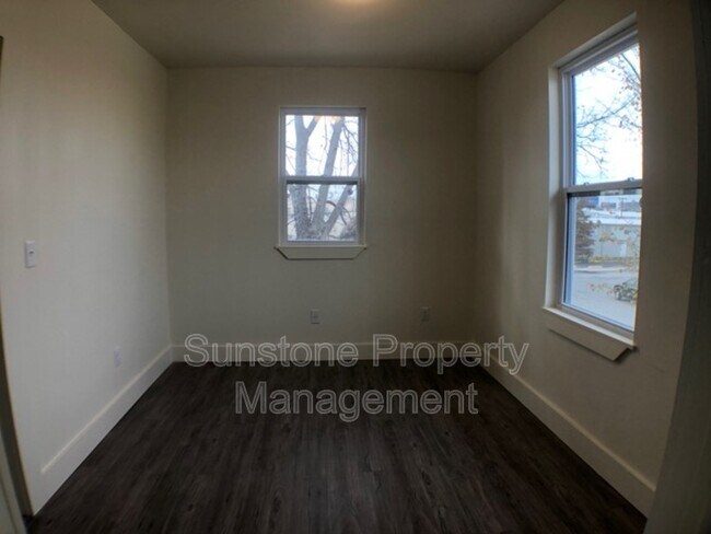 Foto del edificio - 1306 E 2nd St S