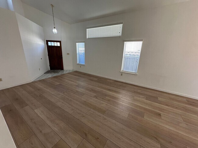 Foto del edificio - Beautiful 4 Bedroom, 2.5 Bath Tracy Home