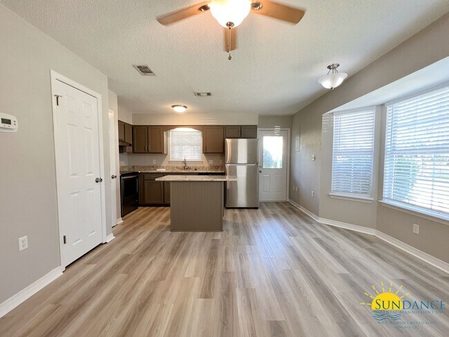 Foto del edificio - Beautiful Emerald Gardens Home with a Comm...