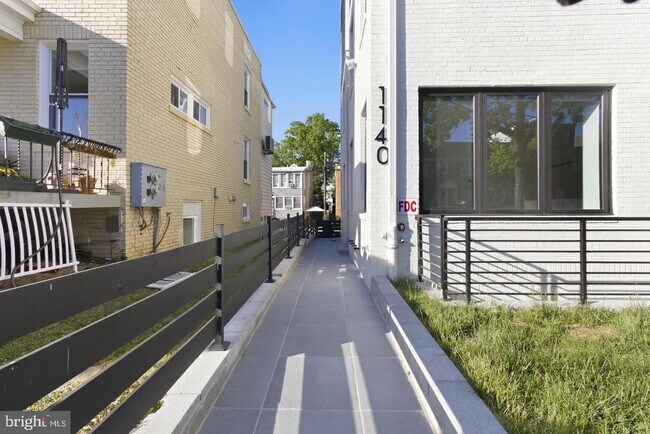 Building Photo - 1140 Oates St NE