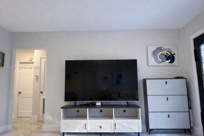 Building Photo - 1415 Mayo St