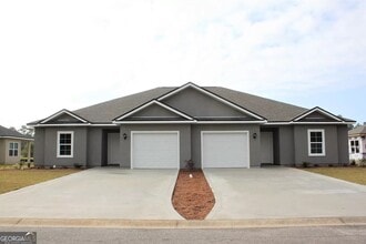 Building Photo - 123 Gary Cir