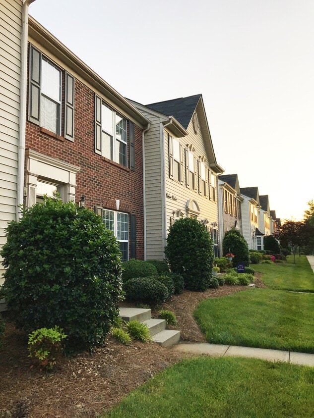 Townhouse Row View - 3924 Archer Notch Ln