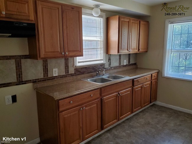 Building Photo - 3 br, 1.5 bath House - 16253 Griggs St