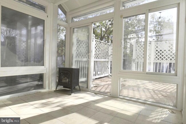 Building Photo - 128 Thomas St NW