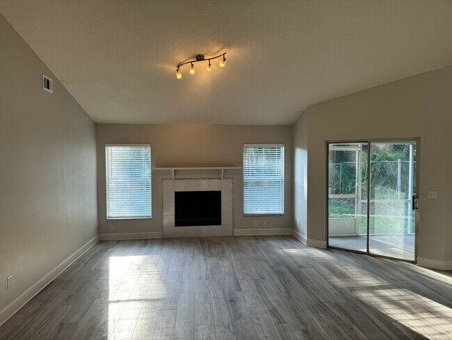 Foto del edificio - 3939 Spring Breeze Dr