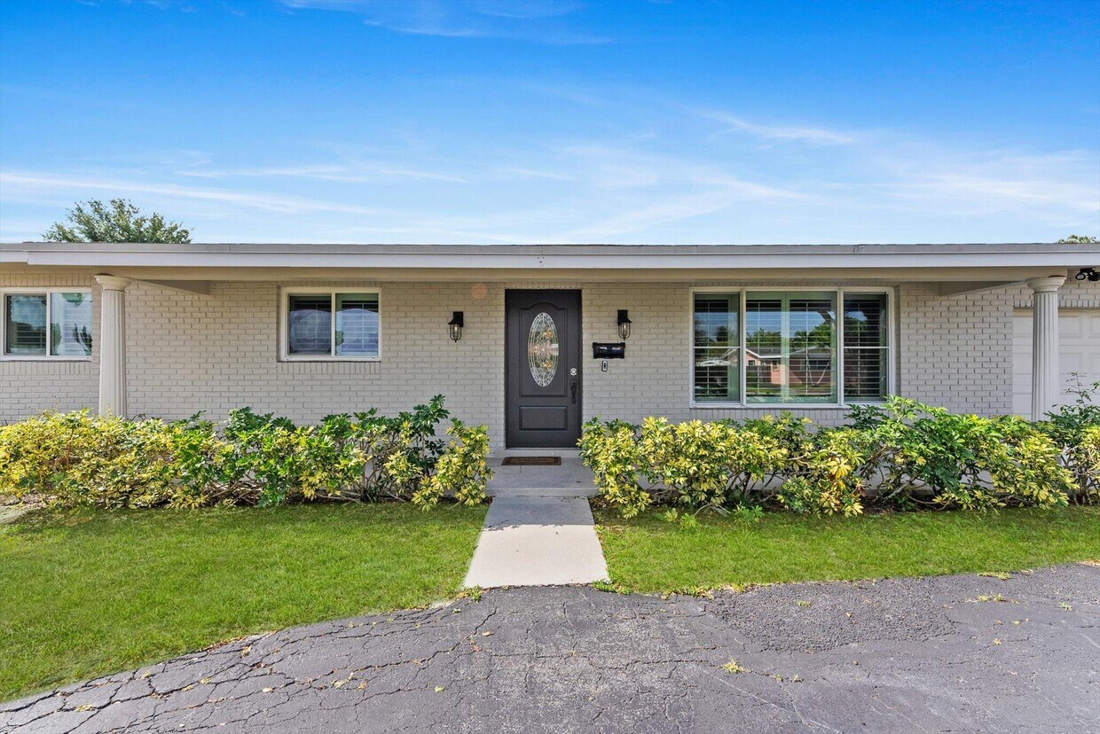 Primary Photo - 7400 NW 15th St