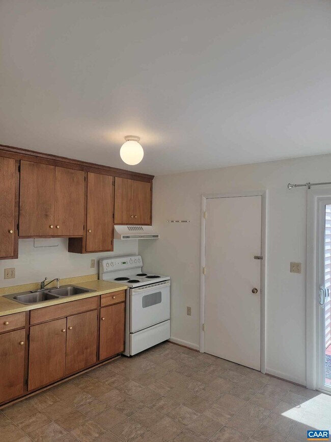 Foto del edificio - 1203 Oak Hill Dr