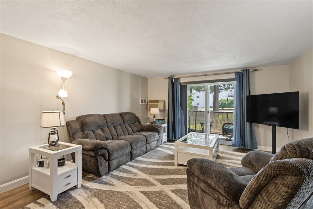 Foto principal - 46 Greentree Ln