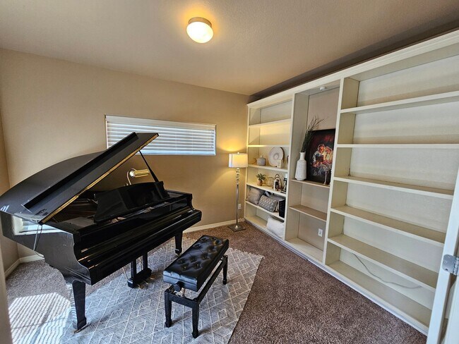 Foto del edificio - 5 Bed 3 Bath In Fountain!!!