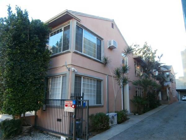 Building Photo - 1025 N San Vicente Blvd