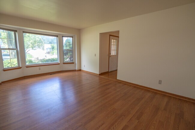 Building Photo - 42091 Greenwood Dr