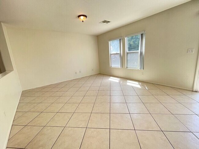 Foto del edificio - To schedule a viewing, call Wally Fellman at 702-493-9787