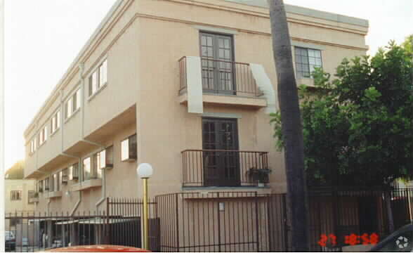 Primary Photo - 2003 Vista Del Mar St