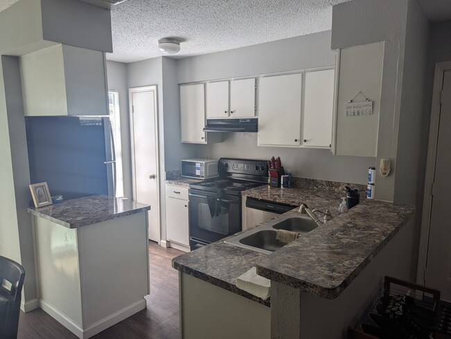 Kitchen - 11530 Casa Alto St