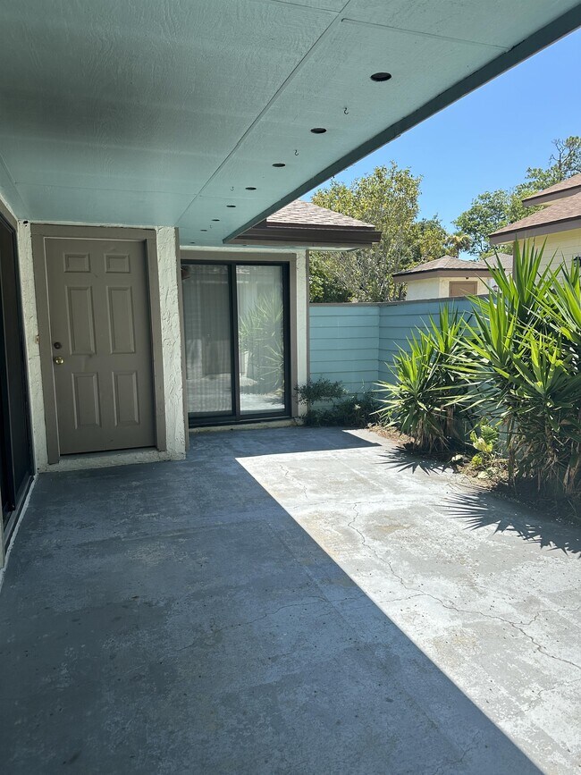 Building Photo - 2302 Challenger Ct W