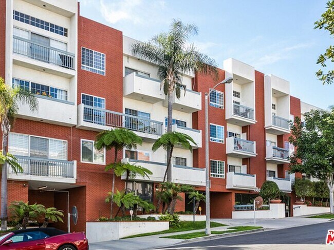 Building Facade - 10650 Kinnard Ave