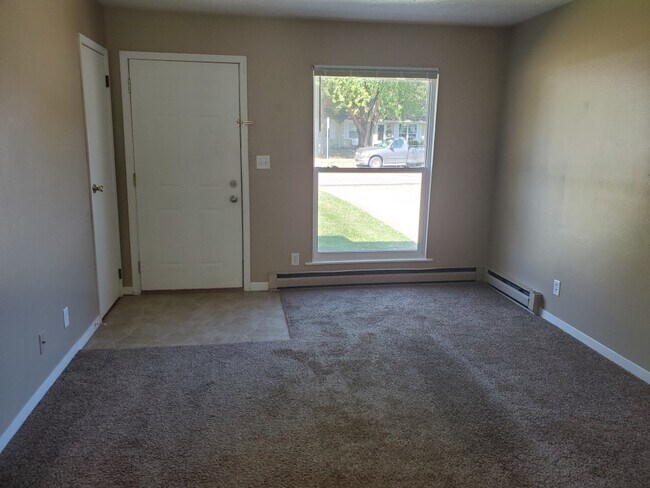 Building Photo - 503 Hickory Ln