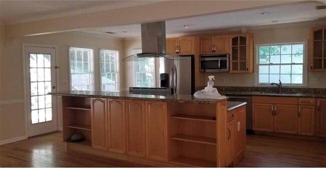 Foto del edificio - 3386 Shorelake Dr