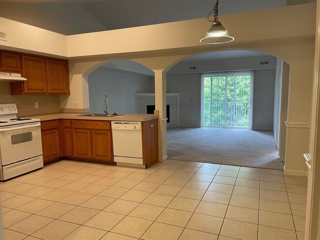 Building Photo - Shelby Township, 3-bedroom, 2-bath, Attach...