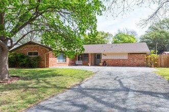 Building Photo - 2101 Elmwood Dr