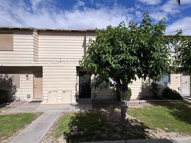 Building Photo - Two-Story Townhouse with Detached Garage
