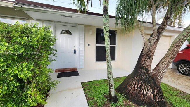 Foto del edificio - 7781 SW 1st St