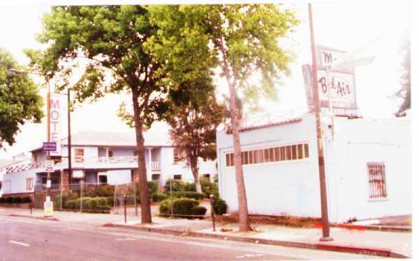 Foto del edificio - Erna P. Harris Court