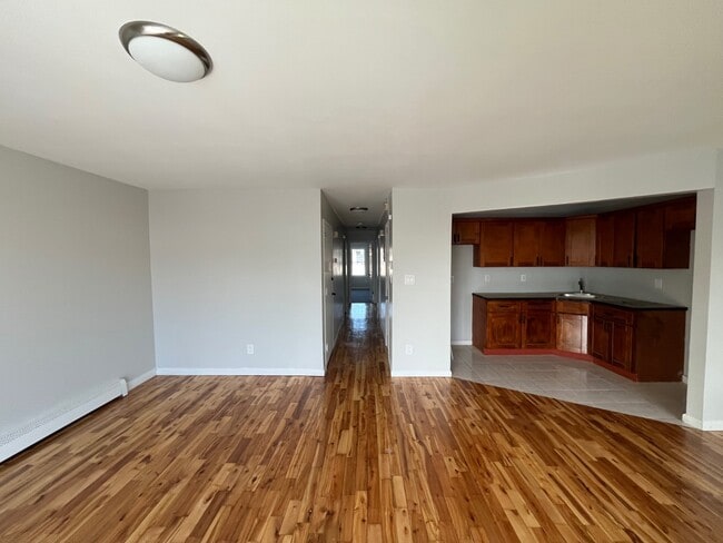 Building Photo - 967 E 94th St