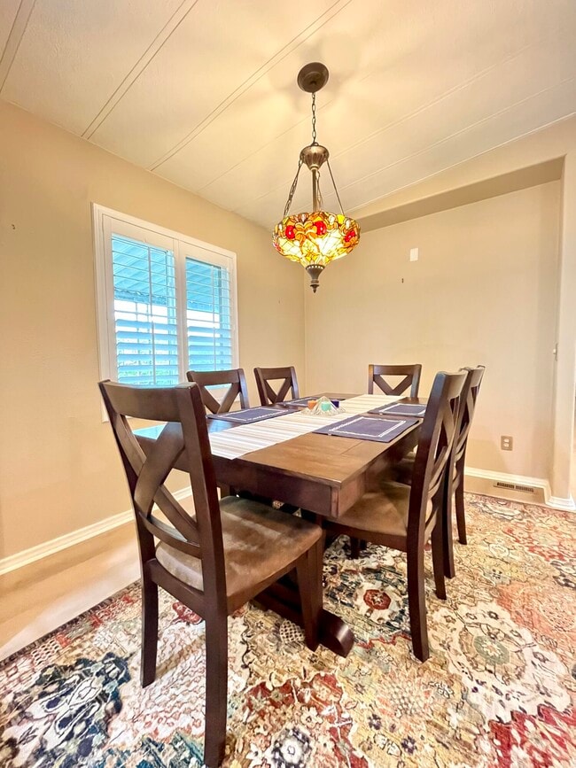 Building Photo - 39705 Manzanita Dr