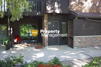 Building Photo - 206 Royal Ct