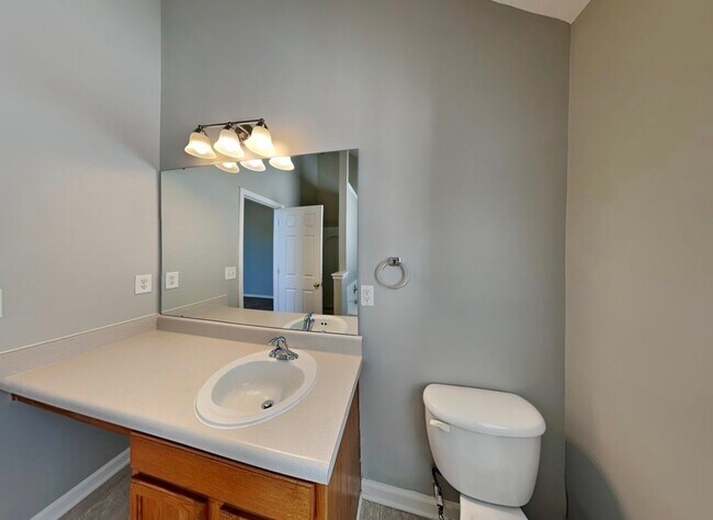 Foto del edificio - 2621 Fairstone Ave