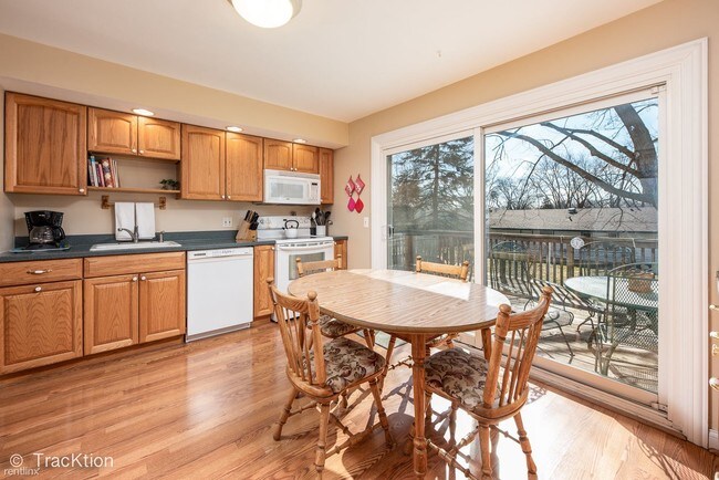 Building Photo - 4 br, 1 bath House - 2707 Woodridge Dr