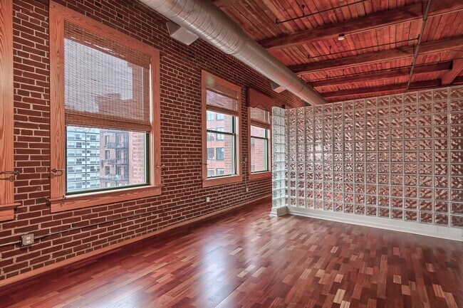 Building Photo - Huge Luxury 2 Story Condo with Private Roo...