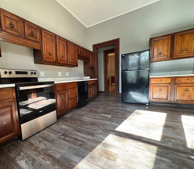 Building Photo - 349 6th Ave S