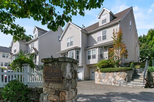 Foto del edificio - 28 Rock Spring Rd