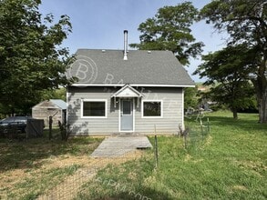 Building Photo - 603 S Water St