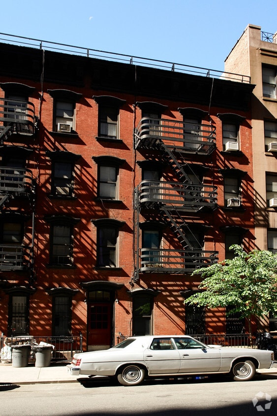 Building Photo - 224 W 17th St