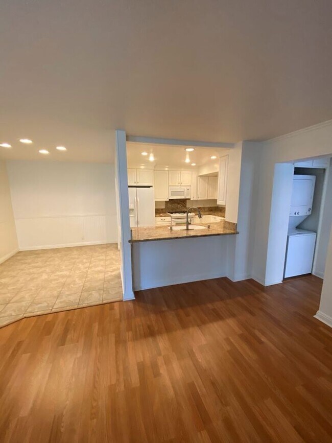 Foto del edificio - 2283 Martinique Ln