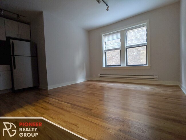 Foto del edificio - 2420 N Kedzie Ave