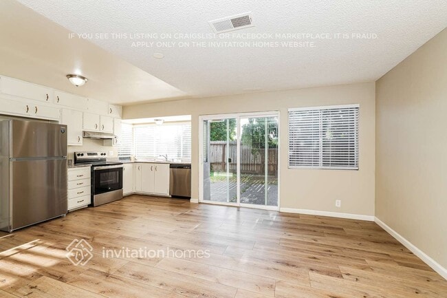 Building Photo - 2156 Cormorant Dr