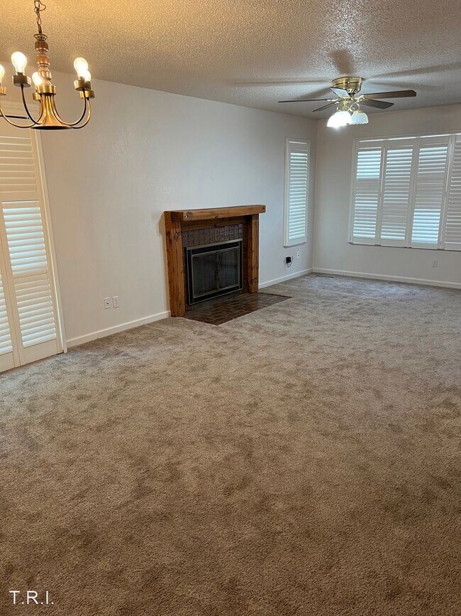 Building Photo - 4 br, 2 bath House - 4619 W 5th St
