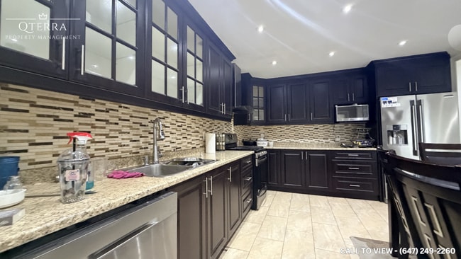 Building Photo - 33 Hall Cres