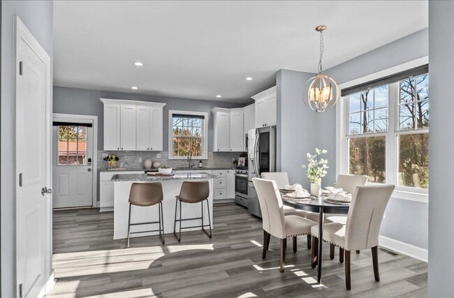 Building Photo - 3BR, 2.5BA Home in Desirable Augusta Road ...