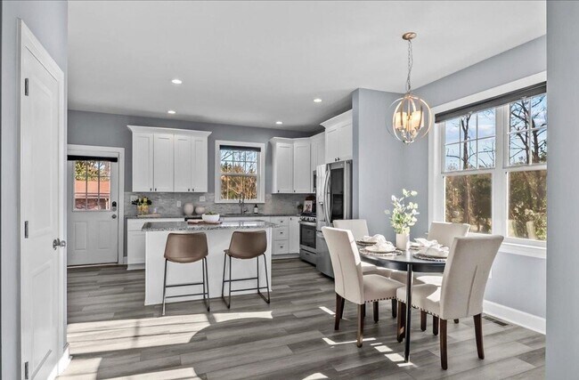 Foto del edificio - 3BR, 2.5BA Home in Desirable Augusta Road ...