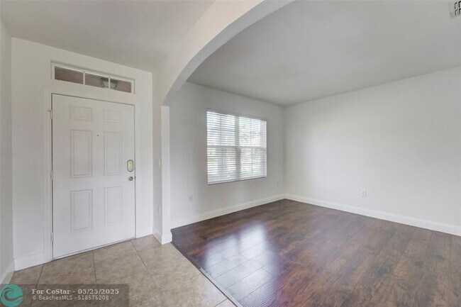 Foto del edificio - 1566 Lexington Square SW