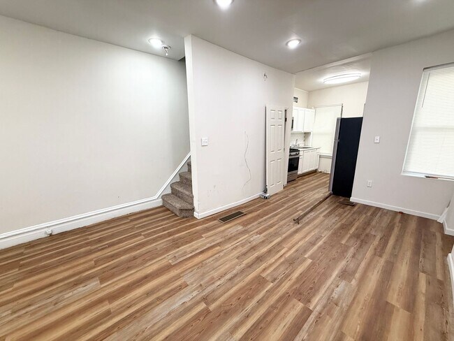 Building Photo - Stunning 2-Bed Townhome Near Temple University! Available NOW!