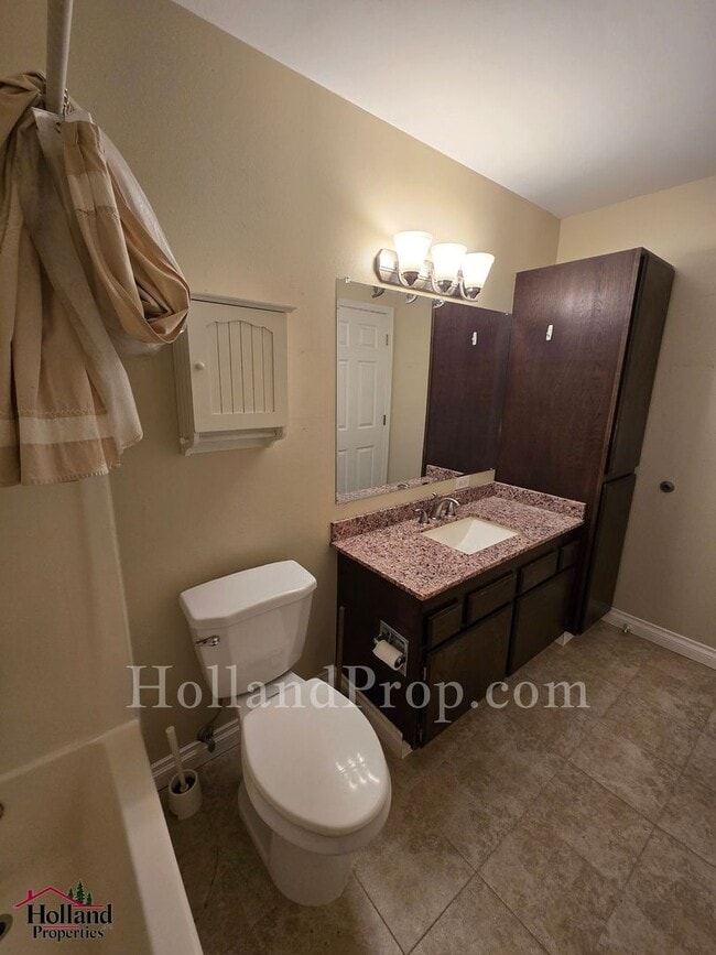 Foto del edificio - Charming 1-Bedroom Condo in a Quiet, Desirable Community ** Comimg Soon!**