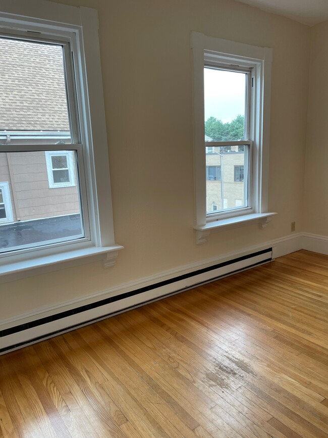 66 Church St Unit 2, Wellesley, MA 02482 66 Church St Wellesley, MA