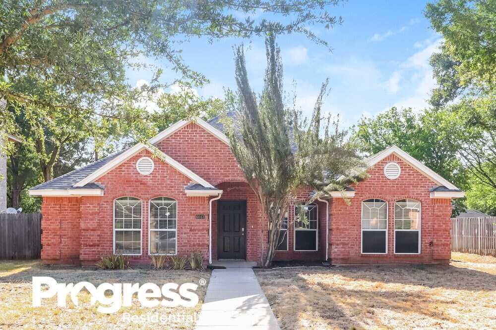 6043 Copperfield Dr, Arlington, TX 76001 House Rental in Arlington